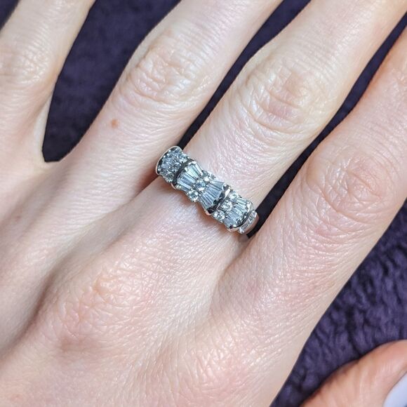 Jewelry - costume ring  